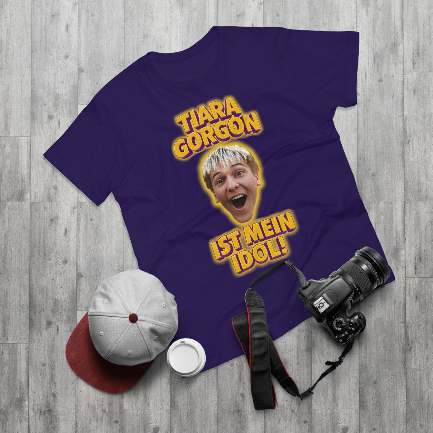 Funny Graphic T-Shirt: 'Tiara Gorgon Ist Mein Idol!'