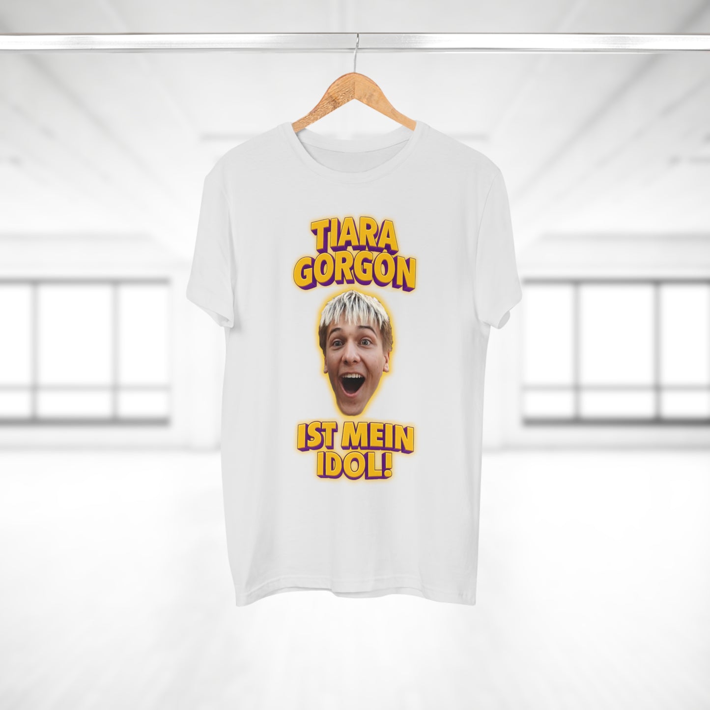 Funny Graphic T-Shirt: 'Tiara Gorgon Ist Mein Idol!'